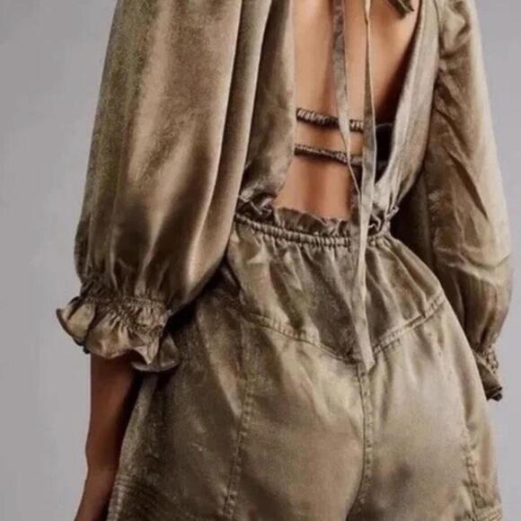 Free People Cassidy Romper silky smocked w balloon sleeves piratecore size M - Picture 2 of 8